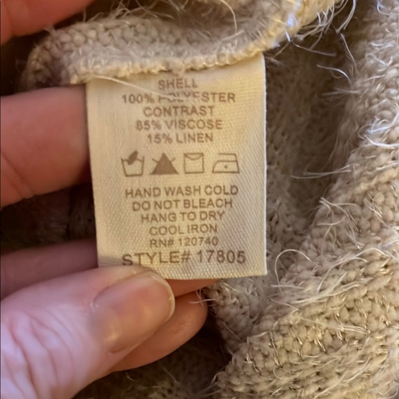 Mystree - Cozy Cream Knit Sweater, Bell Sleeves and Layered Hem, size L - Picture 8 of 8